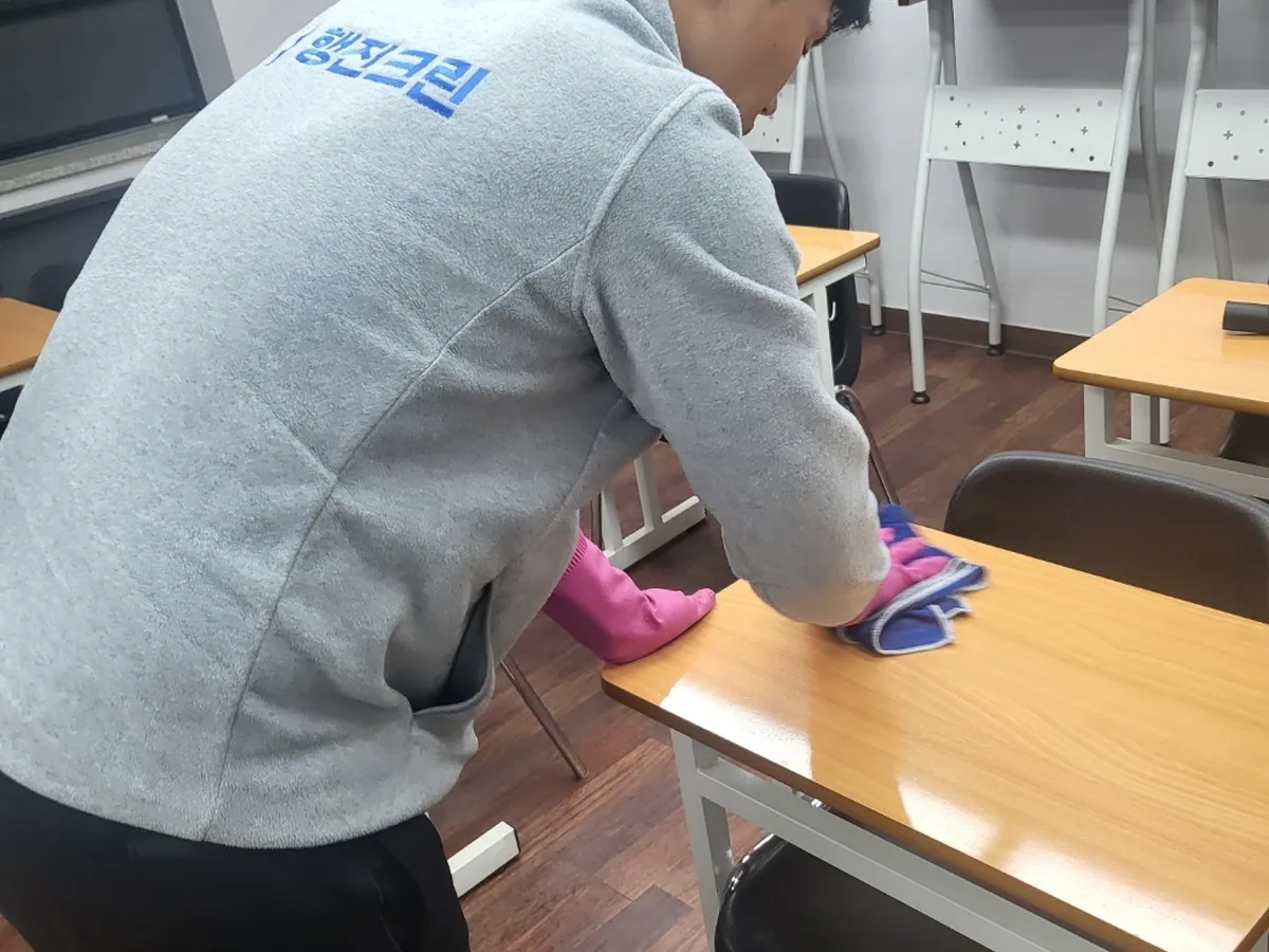 사하구 괴정동 유치원 책걸상 교실 위생청소 사례 - 행진크린
