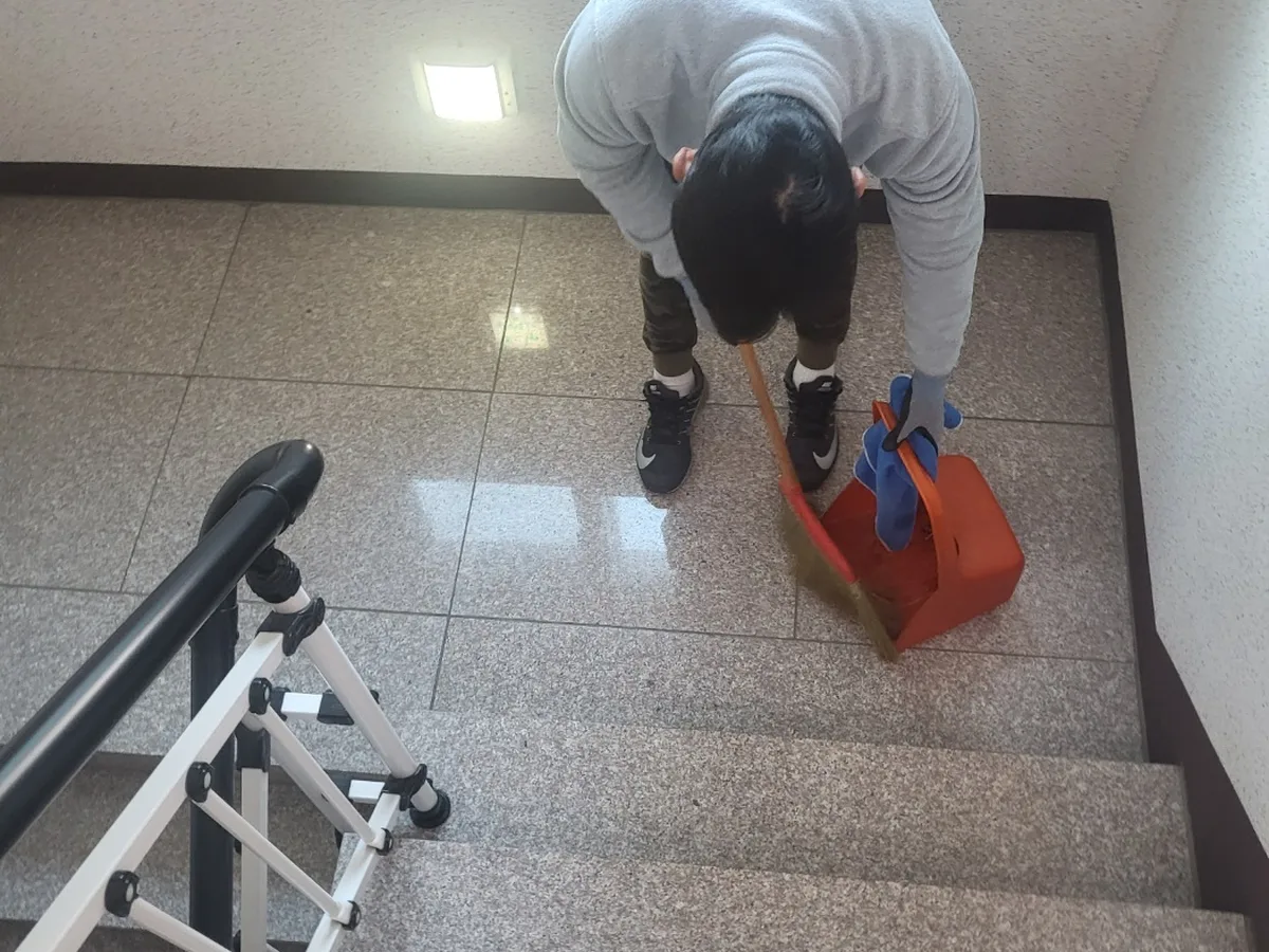 영도구 대평동1가 건물 공동현관 장비 주변 정밀 위생청소 사례 - 행진크린
