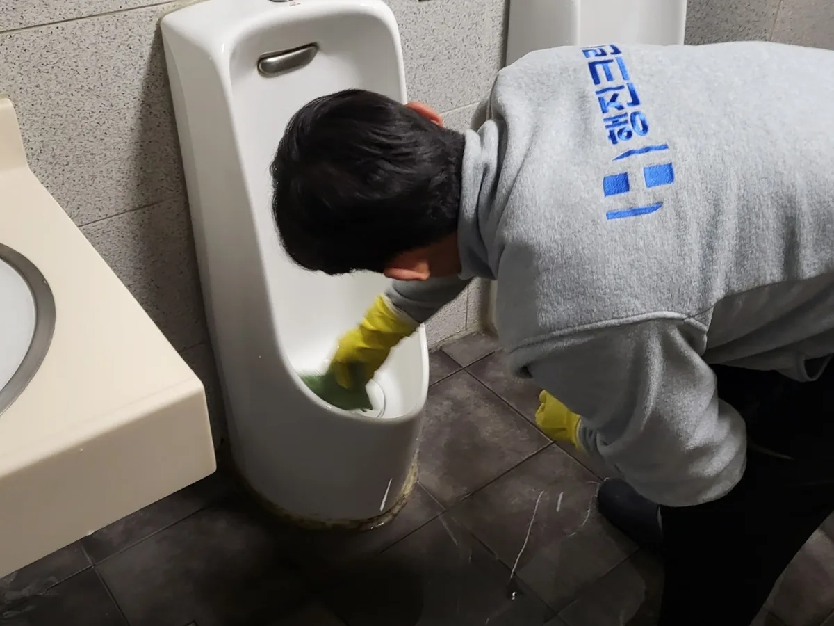 사하구 하단동 학교 화장실 세면대 살균 위생청소 사례 - 행진크린